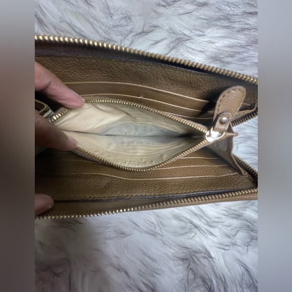 AUTHENTIC CHLOE ELSIE LONG ZIP TURN LOCK WALLET - Picture 6 of 16